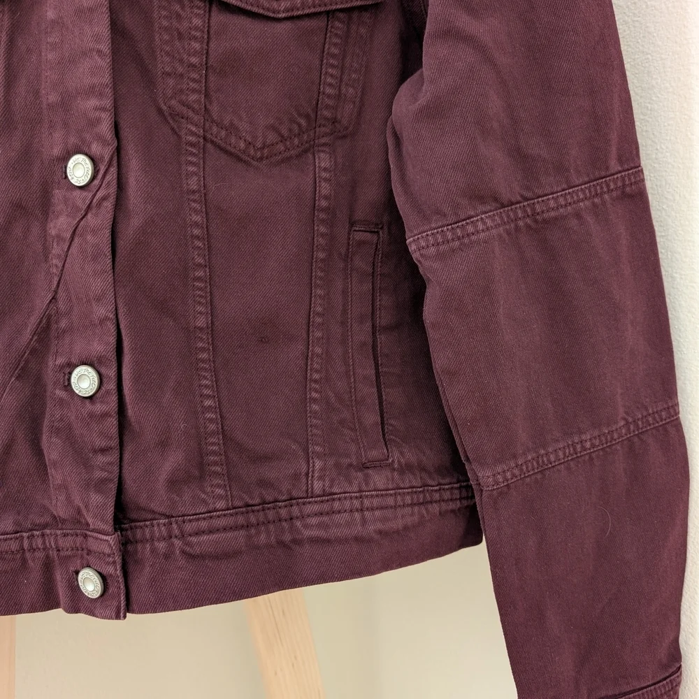 NWT We The Free Button Down Cropped Denim Jacket In Burgundy - XL - Picture 5 of 8